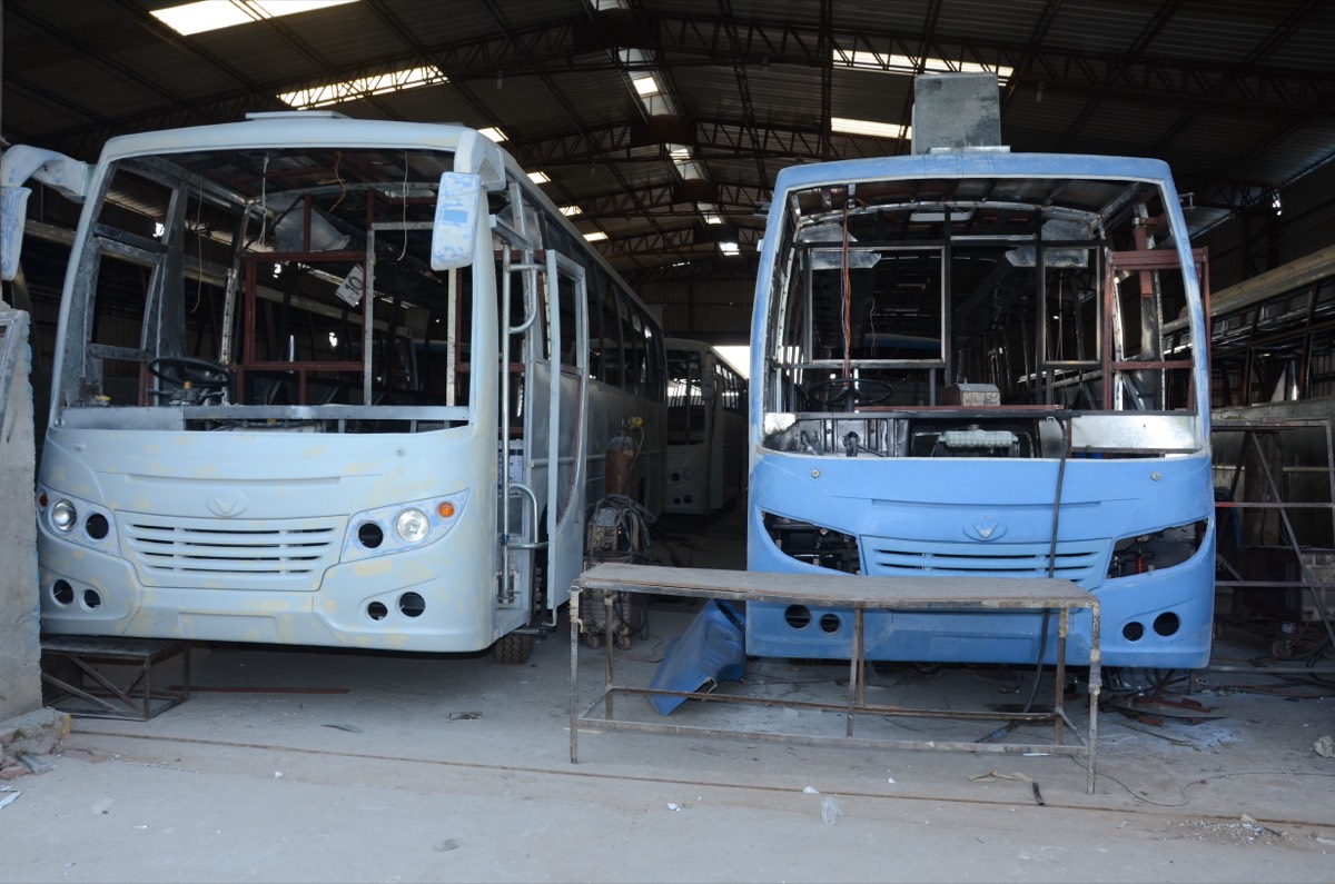 Assembly line — body panelling and windshield fitment