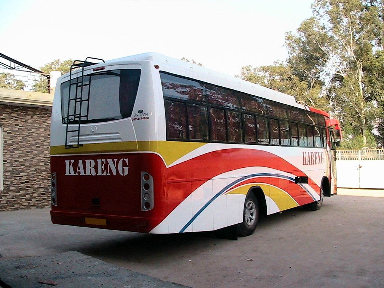 Kareng — rear three-quarter