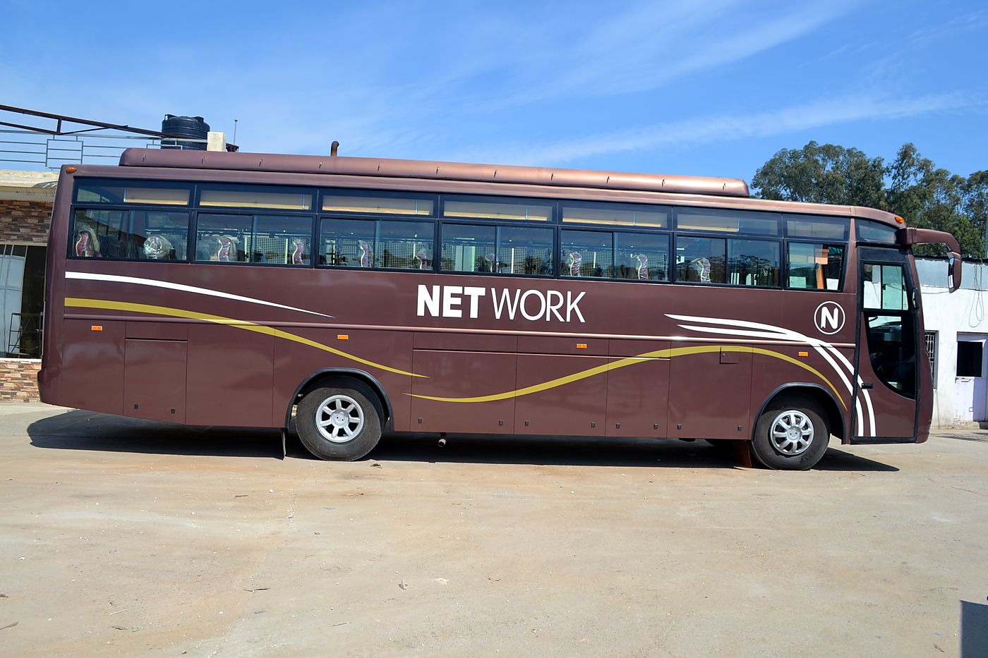 Network Travels, bronze — full side profile