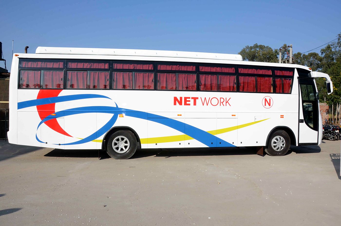 Network Travels, white — full side profile