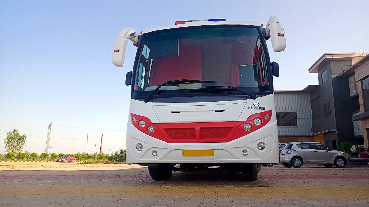 Mobile blood donation unit — front three-quarter