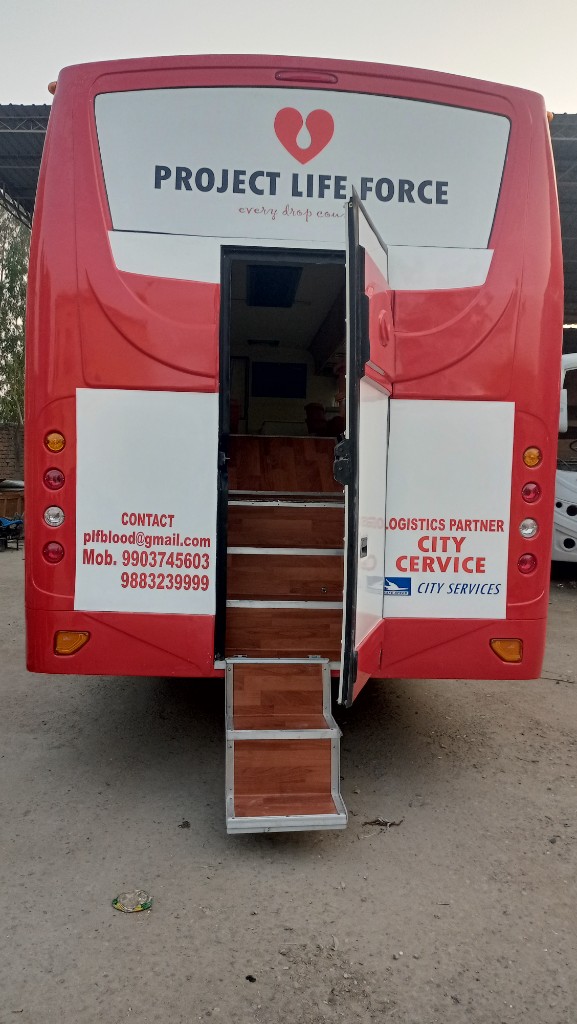 Blood donation unit — rear entry