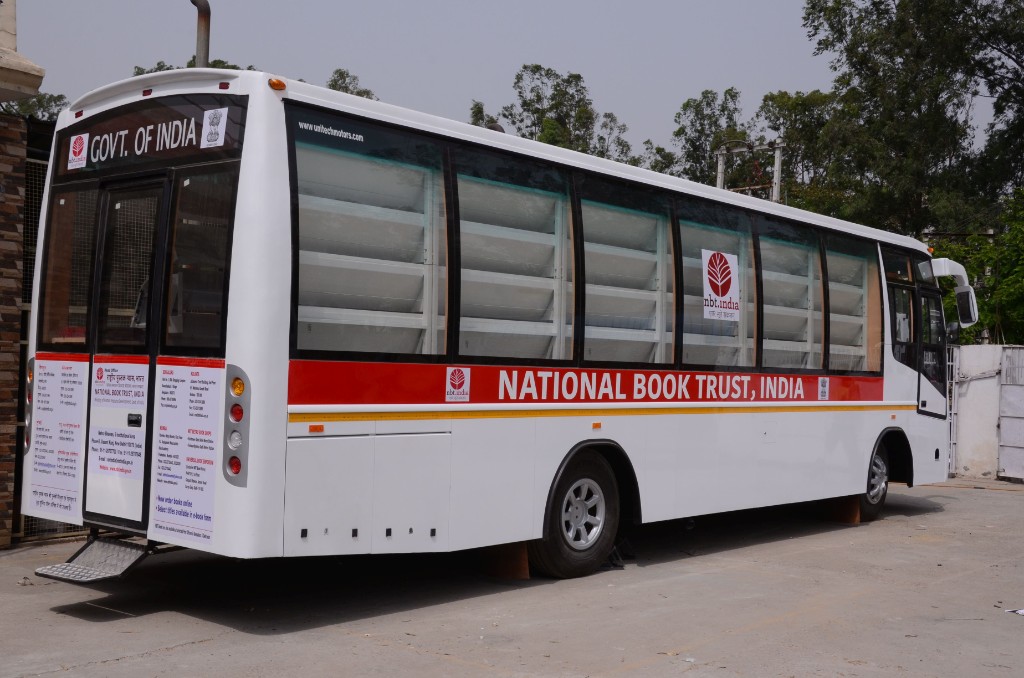 Mobile library — full side profile